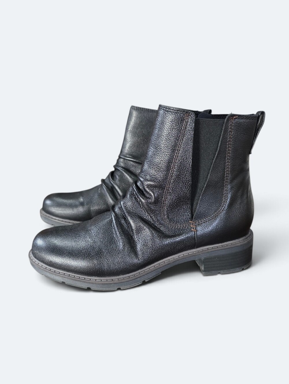 Clarks Hearth Rose Black Leather Ruched Ankle Boots Size 10 M
